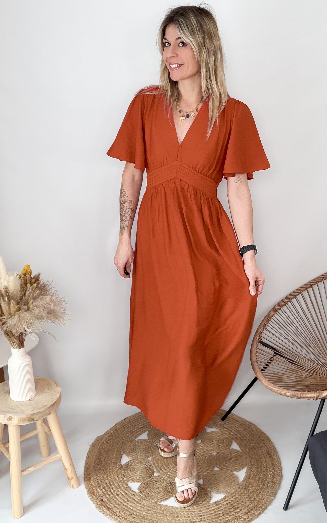 Robe longue fluide terracotta au style bohème chic