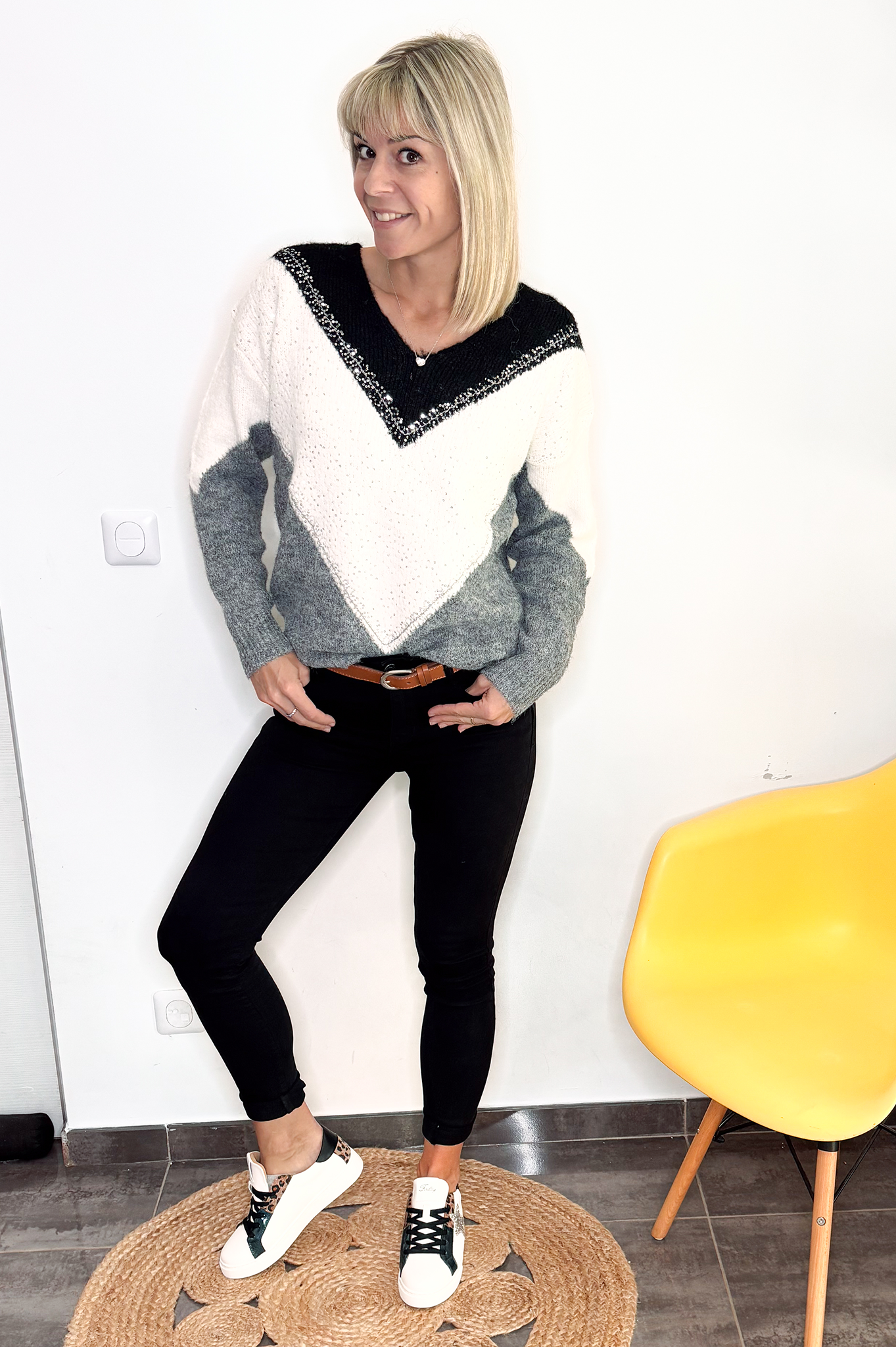 Pull tricolore noir, écru et gris avec sequin la boutique de lydie