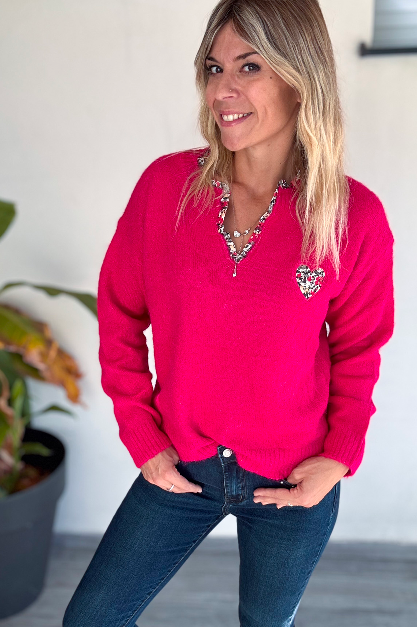 Pull fuchsia col V fleuri la boutique de lydie