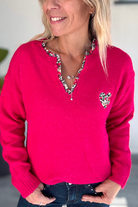 Pull fuchsia col V fleuri 