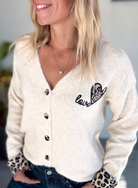 Gilet beige et léopard, broderie coeur