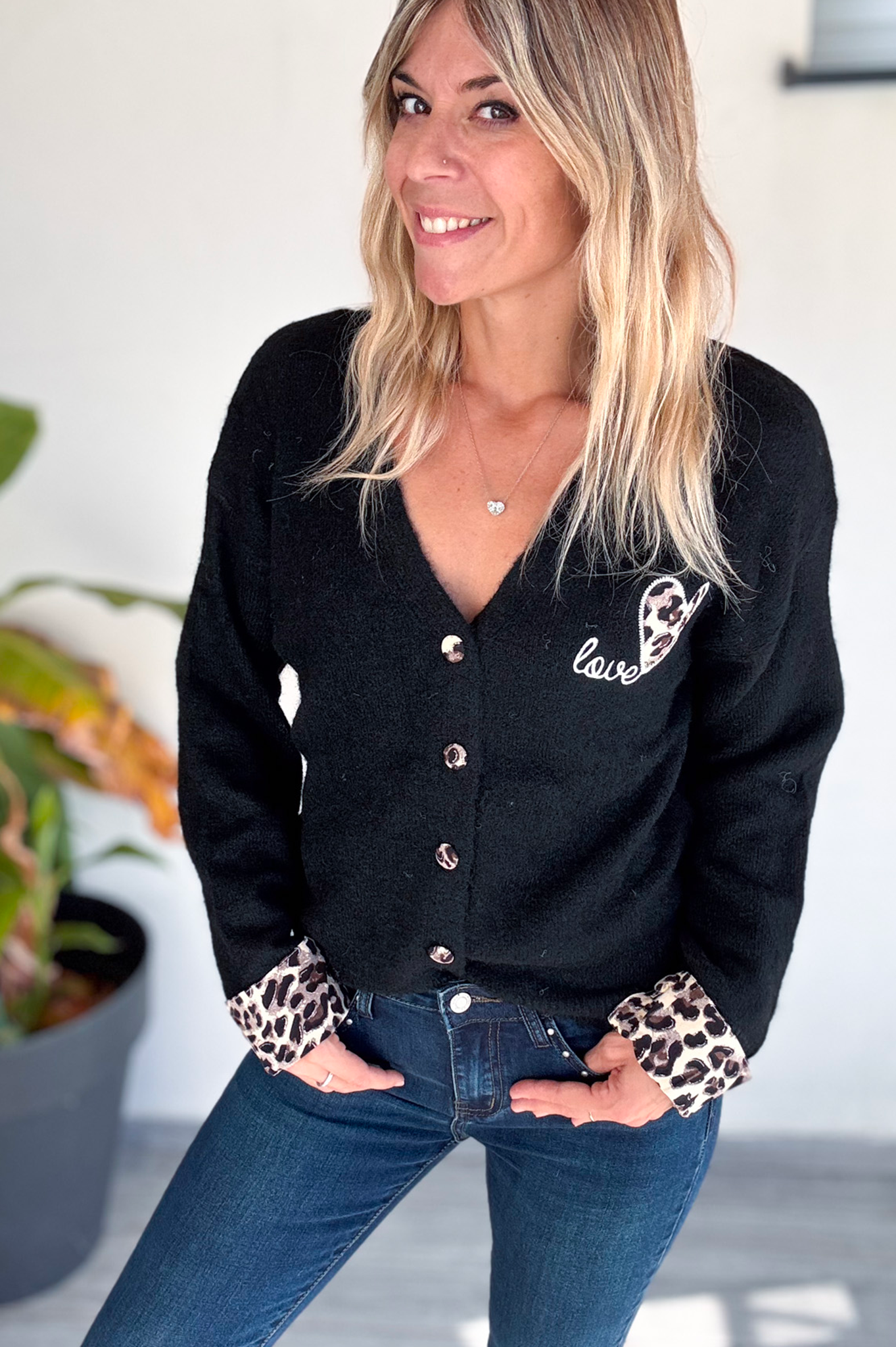 Gilet noir et léopard, broderie coeur la boutique de lydie