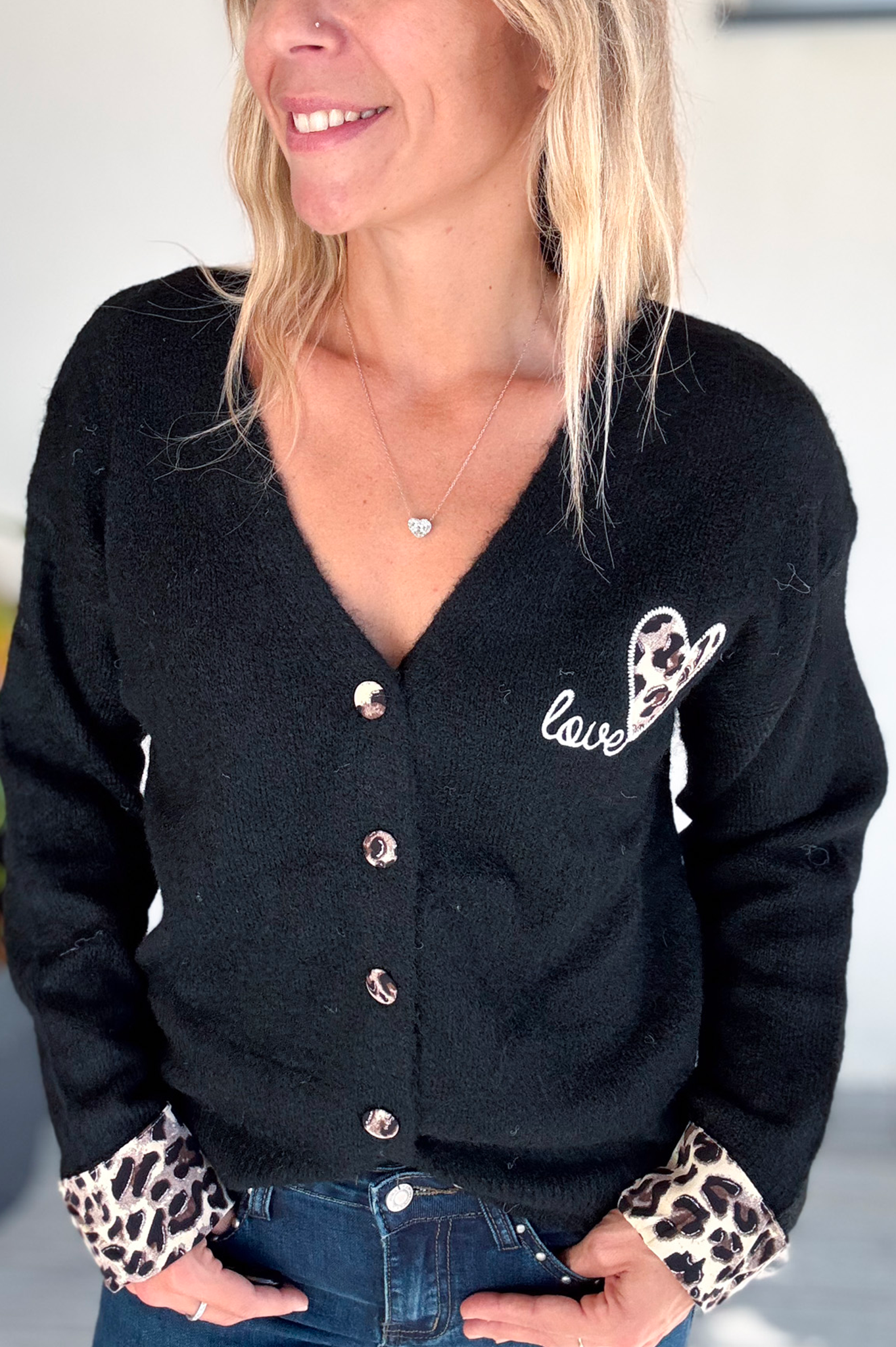 Gilet noir et léopard, broderie coeur 