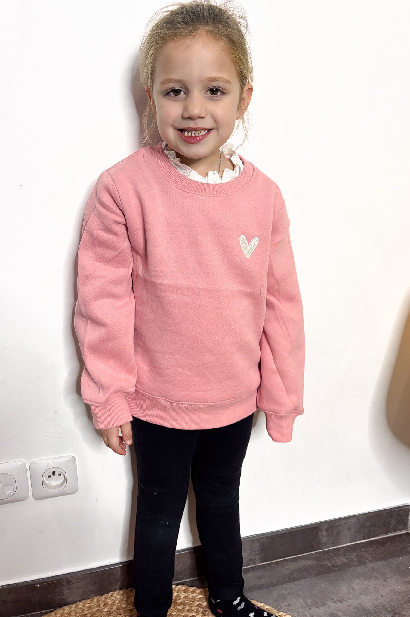 Sweat rose avec coeur blanc brodé enfant la boutqiue de lydie