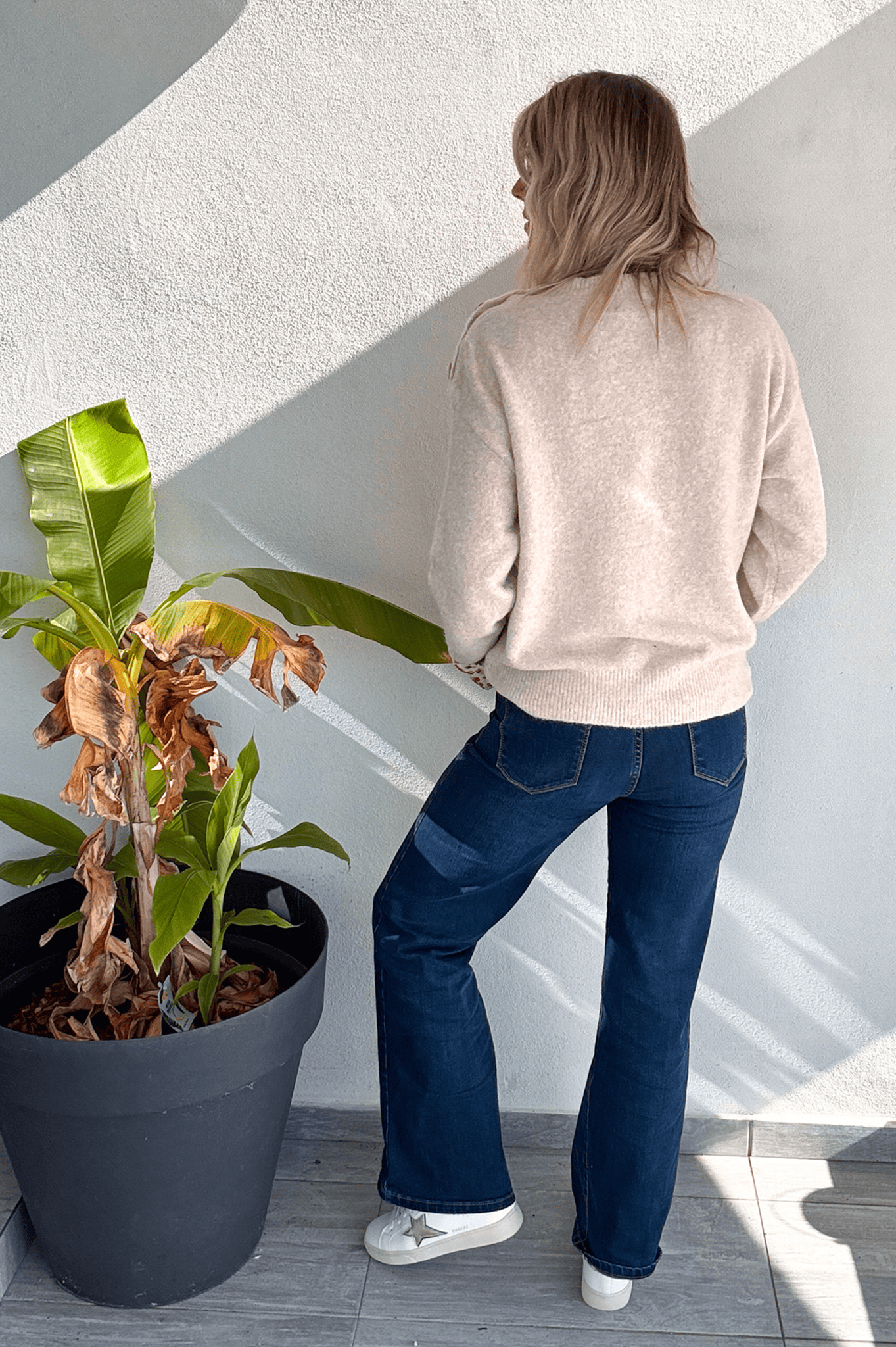 Pull beige clair poche fleuri