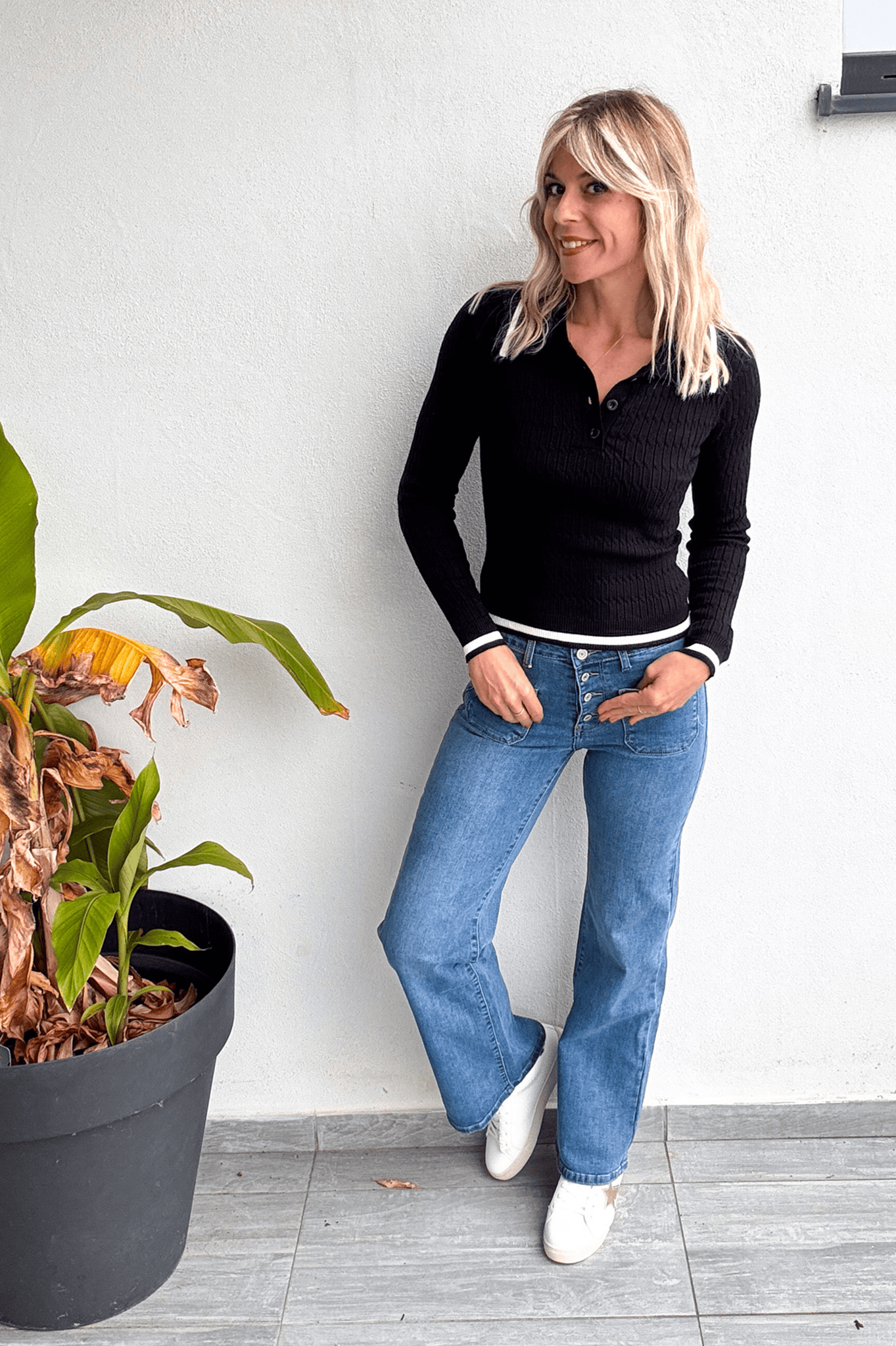 Pull fin noir avec col à revers