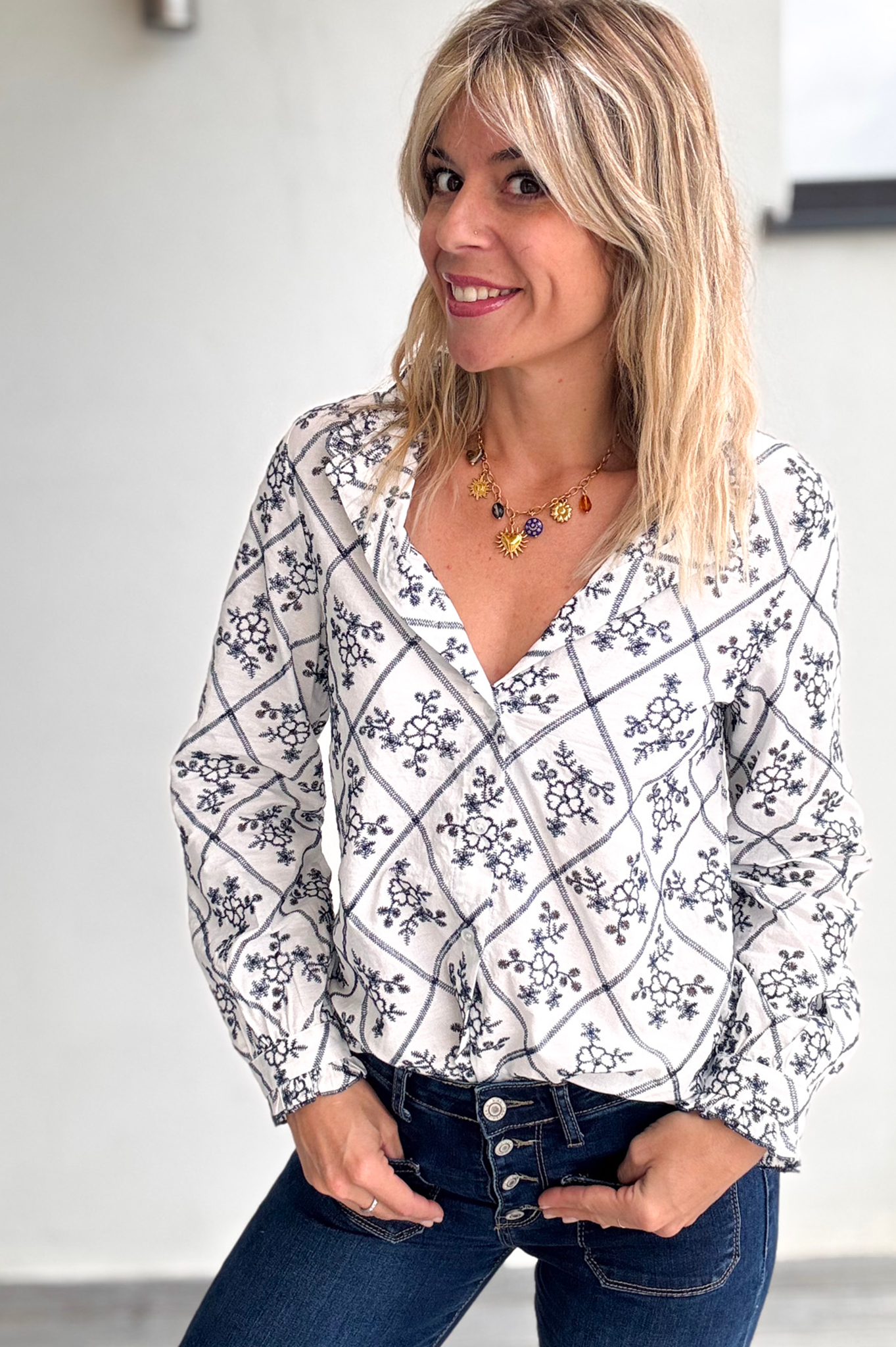 Blouse coton blanche avec broderie marine la boutique de lydie