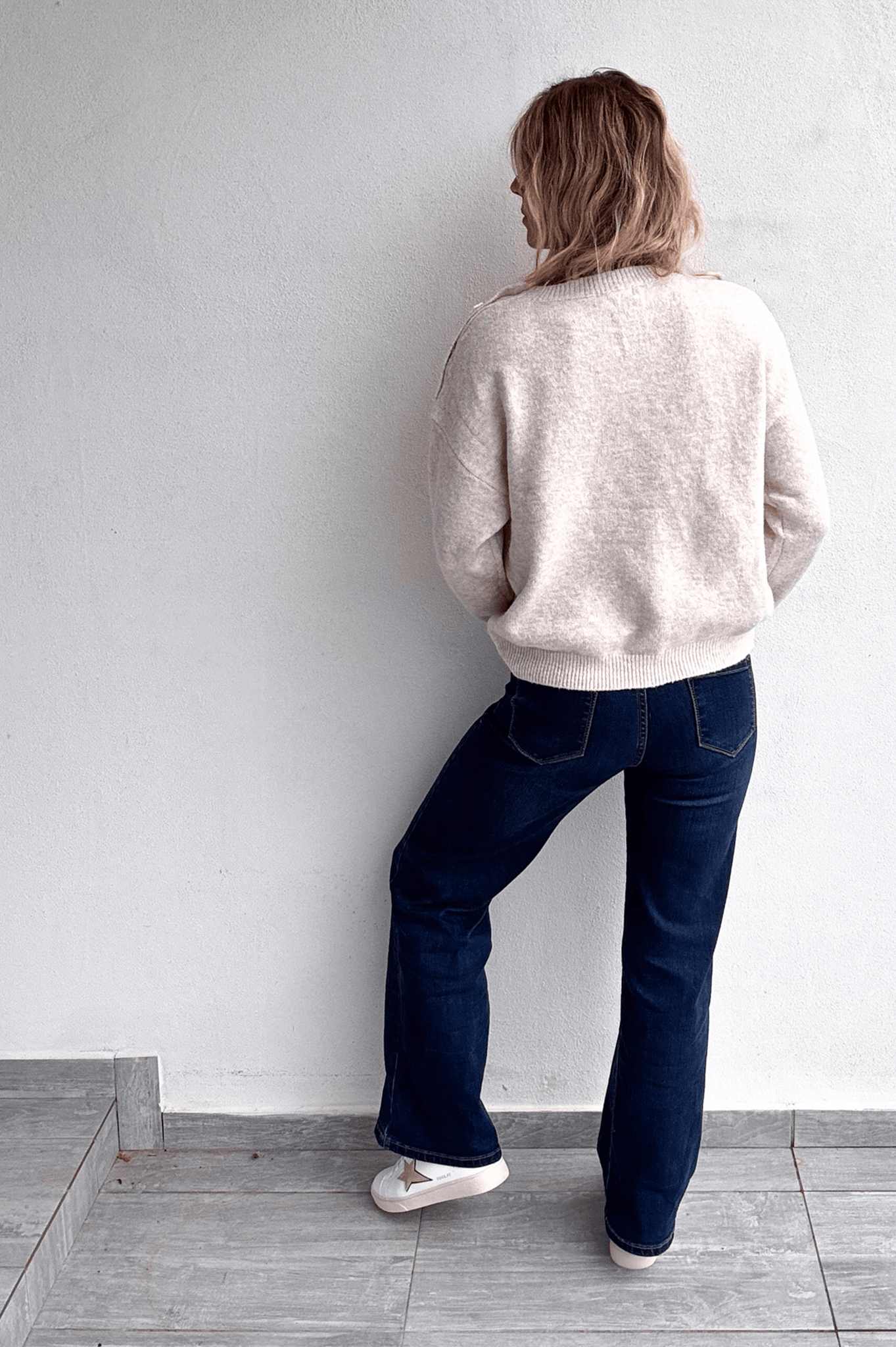 Pull beige Amour avec fleurs coeur en dentelle 