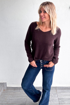 Pull marron chocolat, col V, matière douce