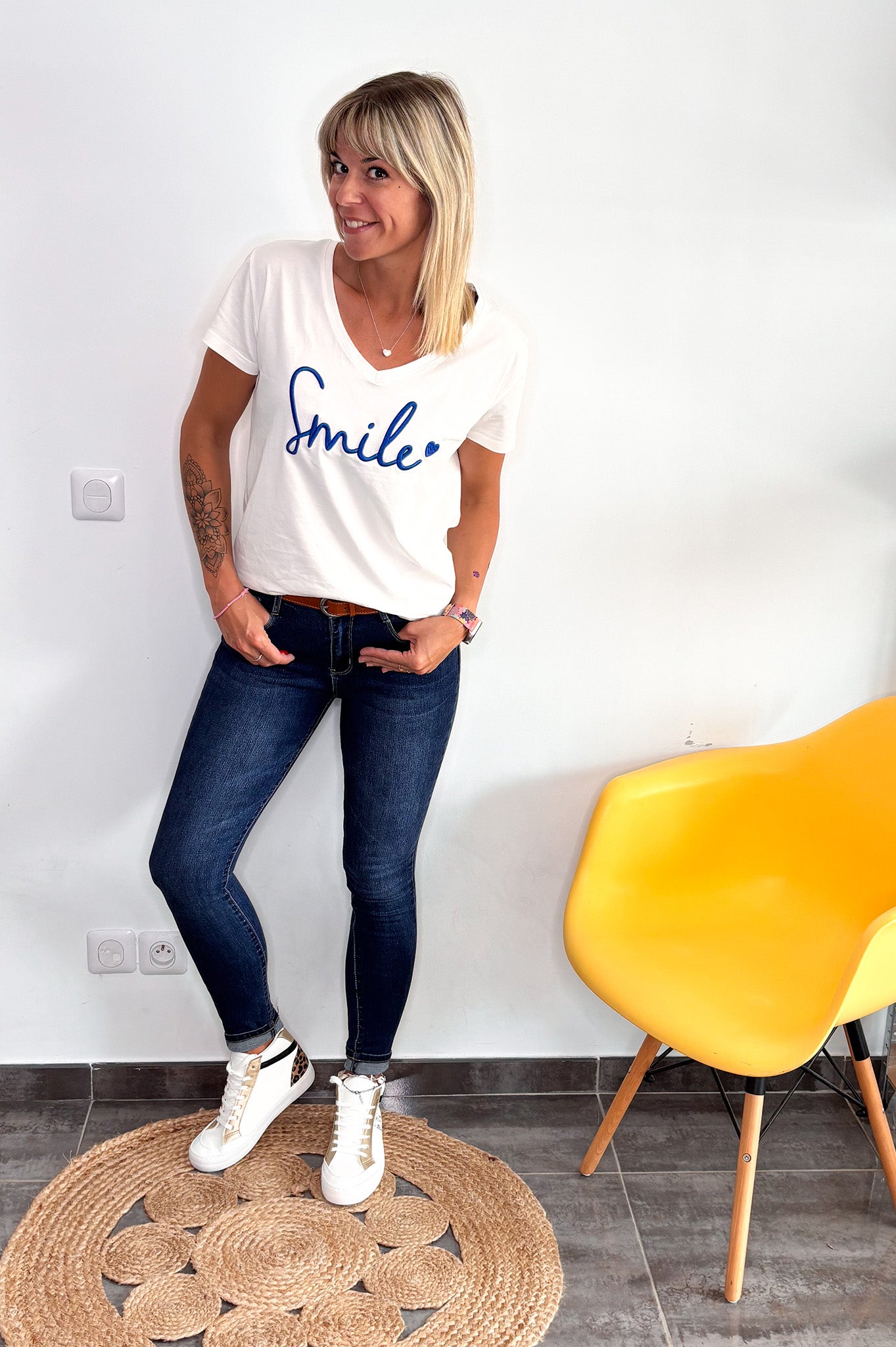 T-shirt blanc brodé "Smile" bleu la boutique de lydie