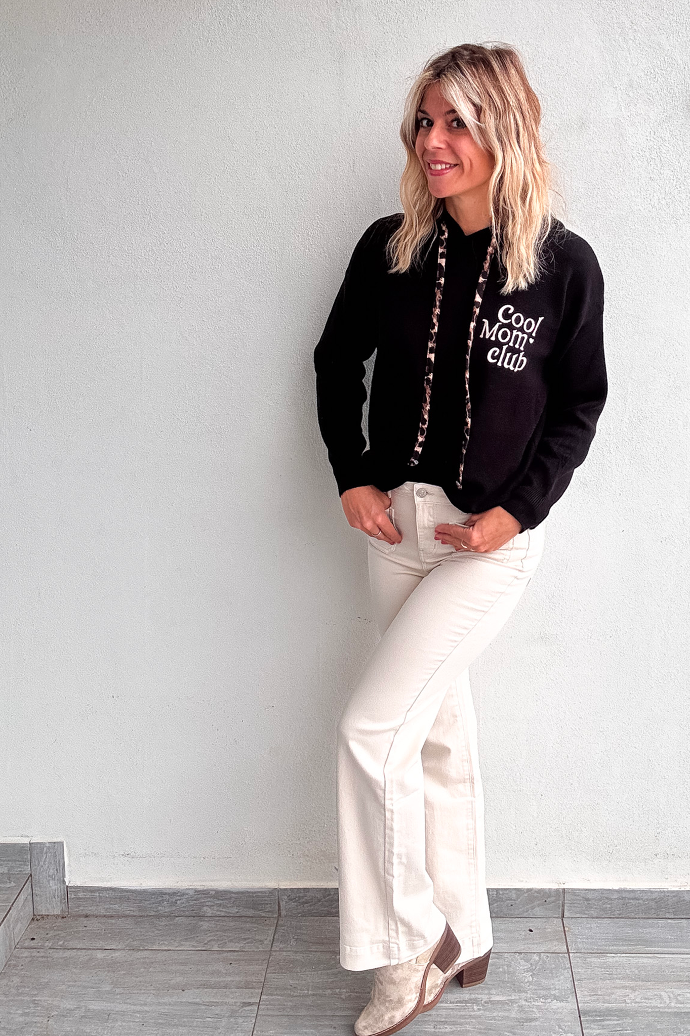 Sweat à Capuche Noir "Cool Mom Club" - Cordon Léopard