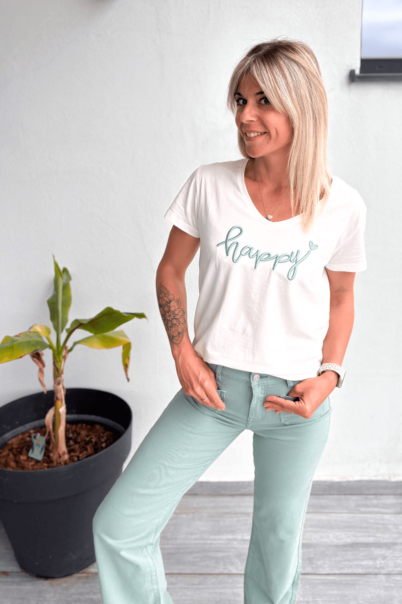 T-shirt blanc brodé "Happy" vert clair la boutique de lydie