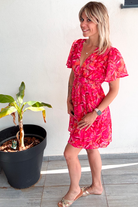 Robe courte rose fleuri