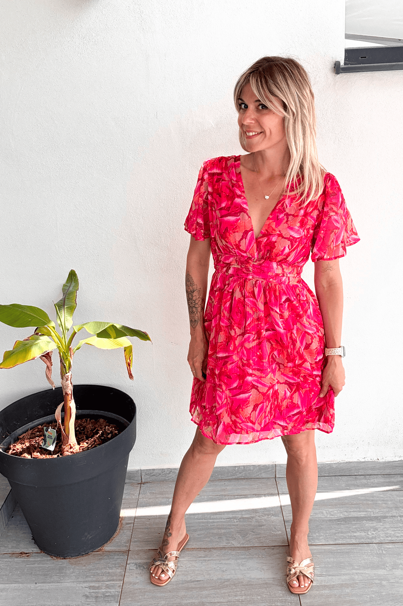 Robe courte rose fleuri