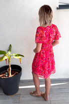Robe courte rose fleuri
