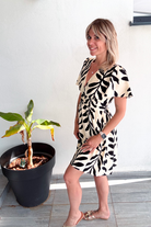 Robe courte écru fleuri noir