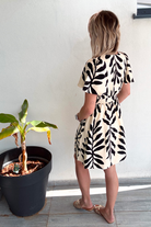 Robe courte écru fleuri noir
