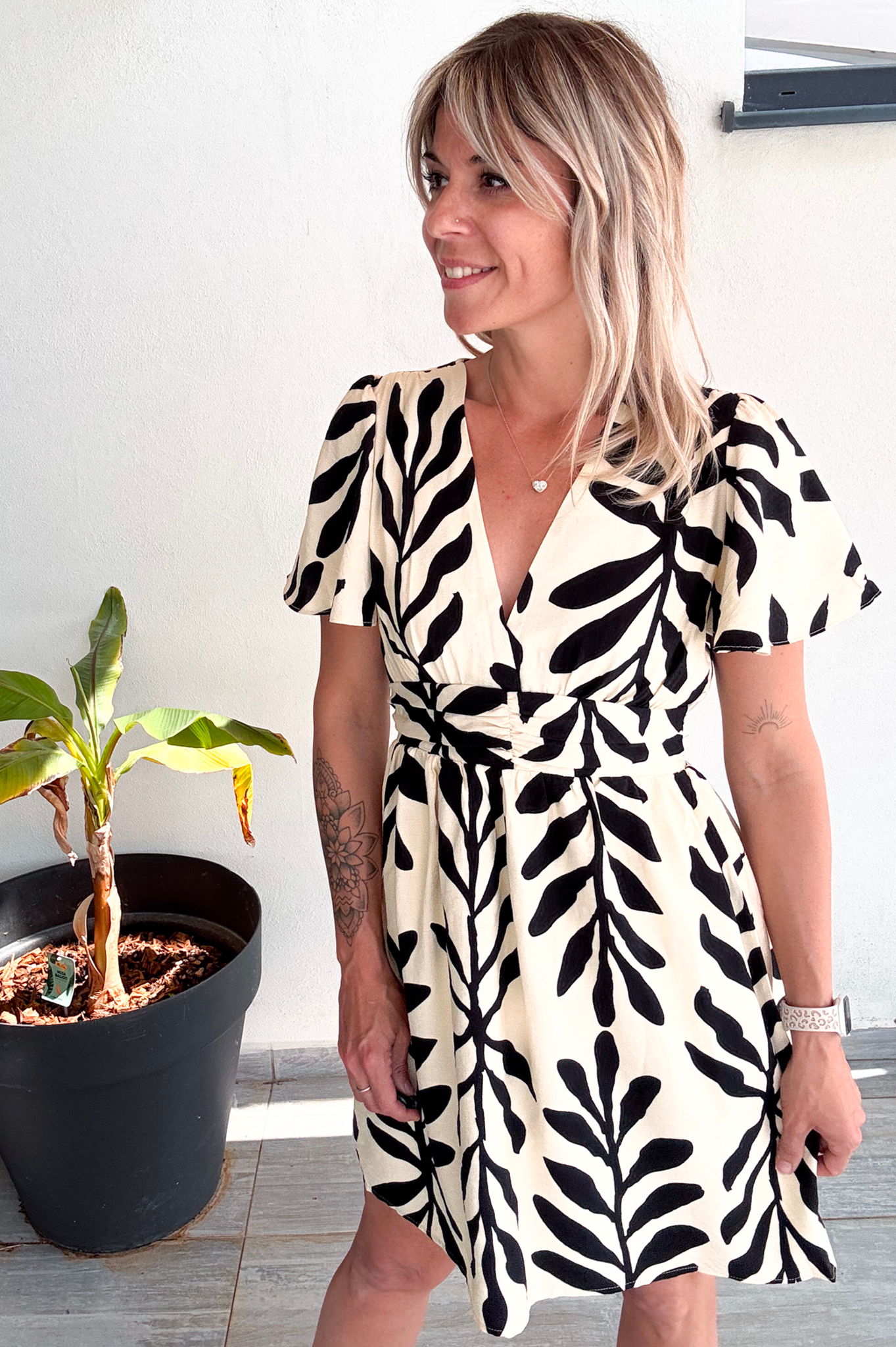 Robe courte écru fleuri noir