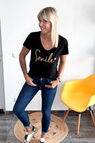 T-shirt noir brodé "Smile" doré