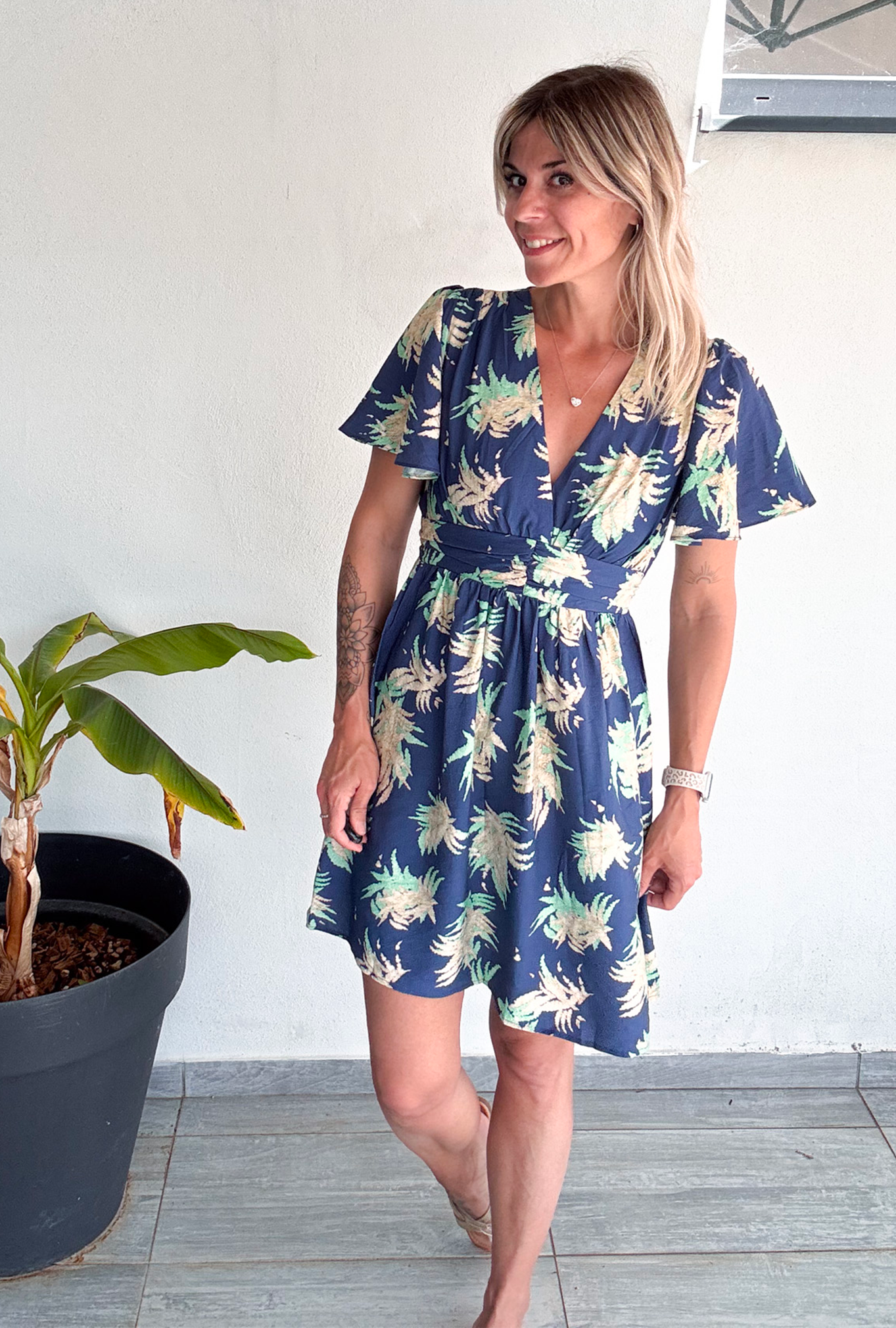 Robe courte bleu fleuri