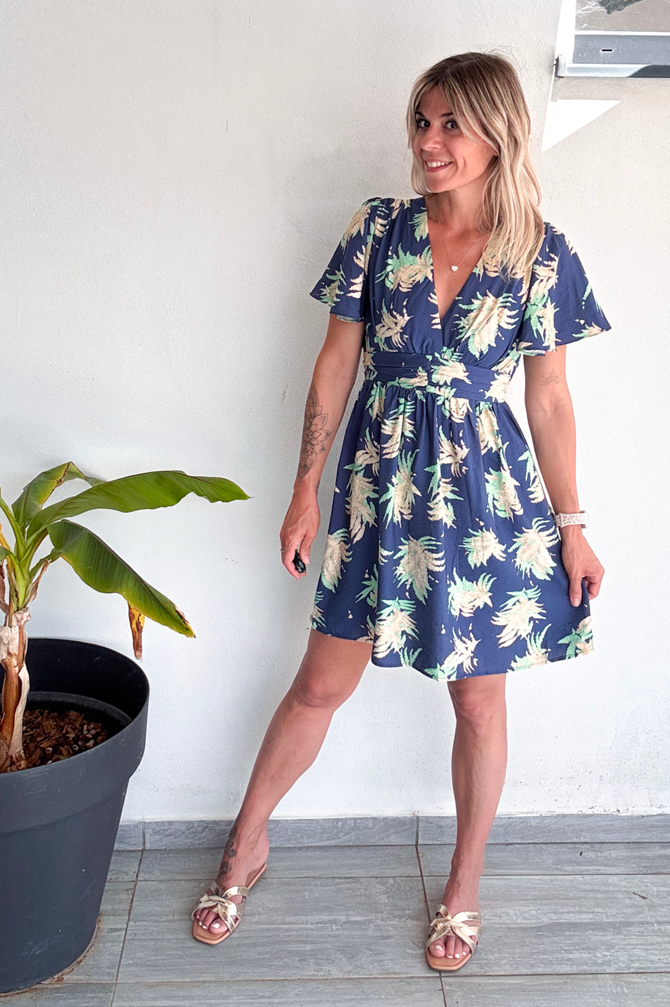 Robe courte bleu fleuri