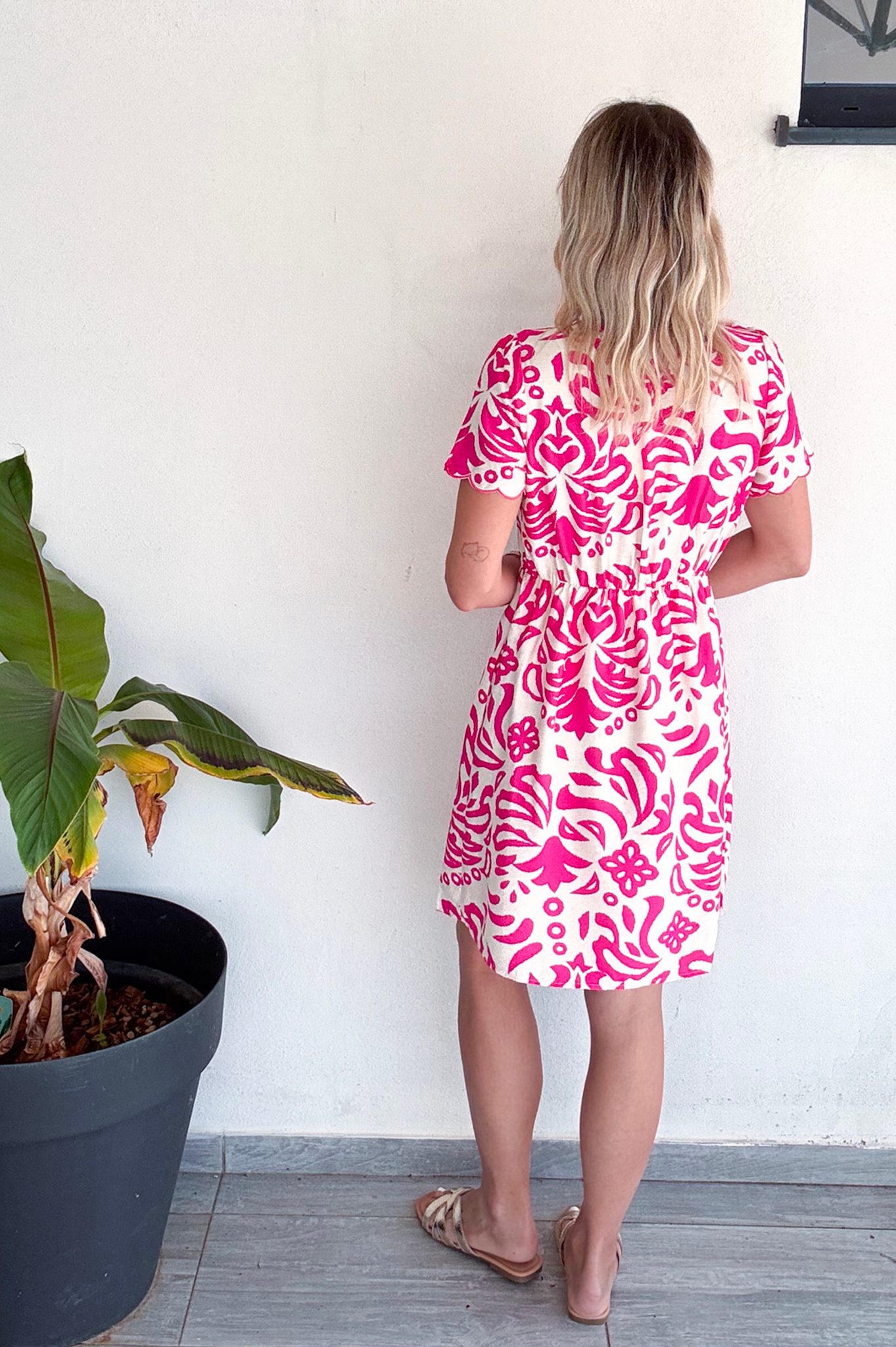 Robe courte écru motifs fuchsia