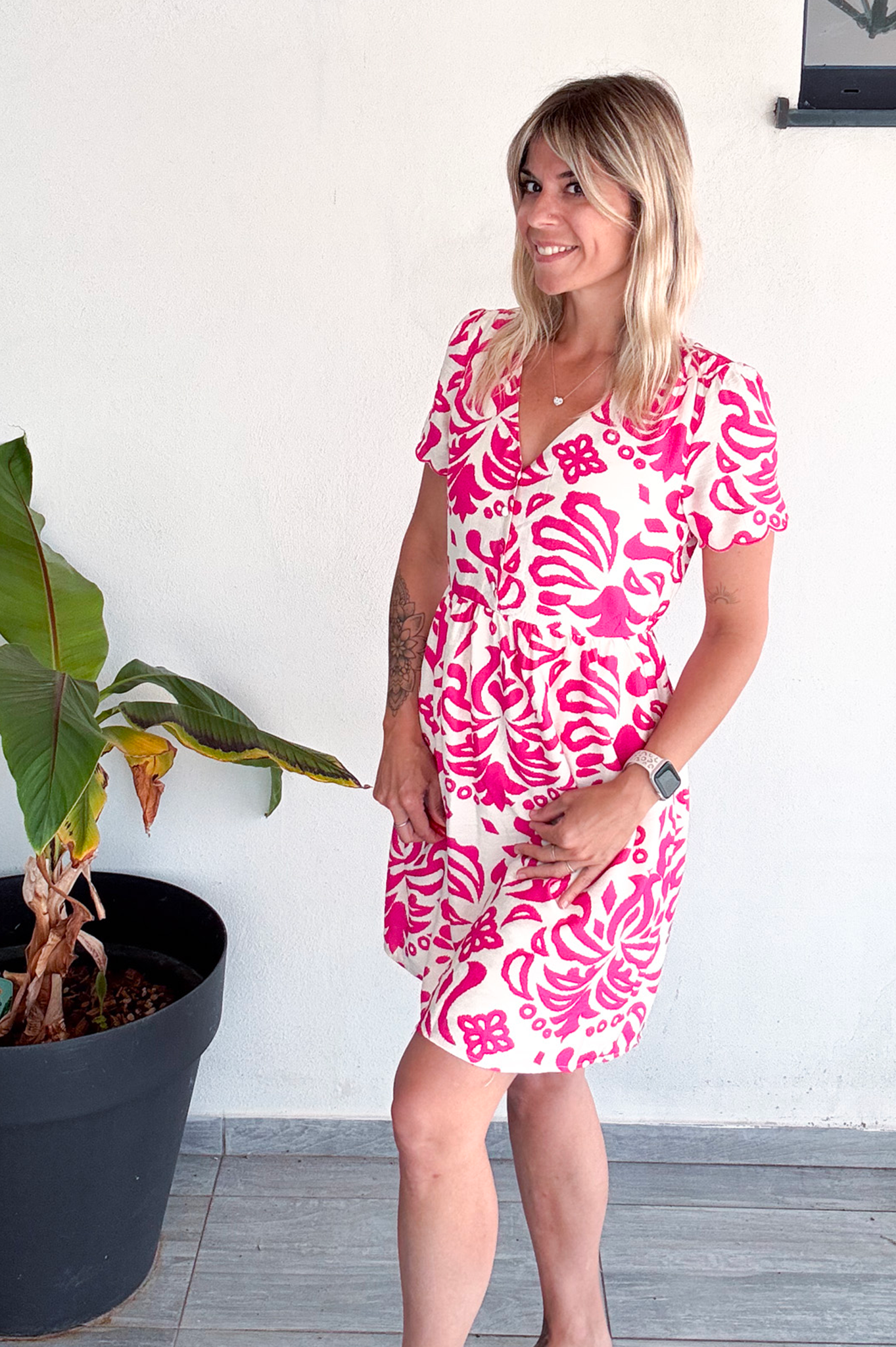 Robe courte écru motifs fuchsia