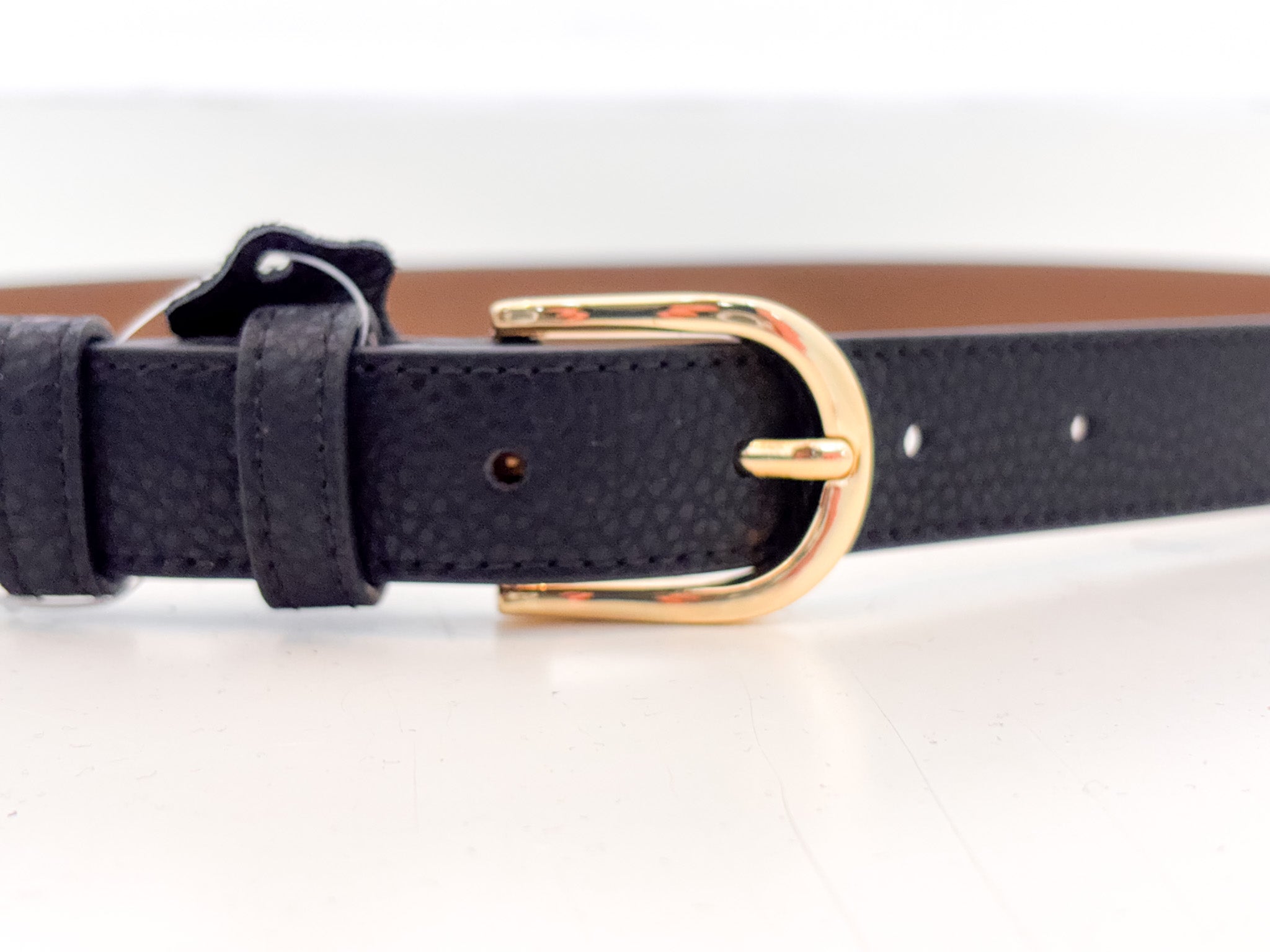 Ceinture noire fine en cuir de vachette