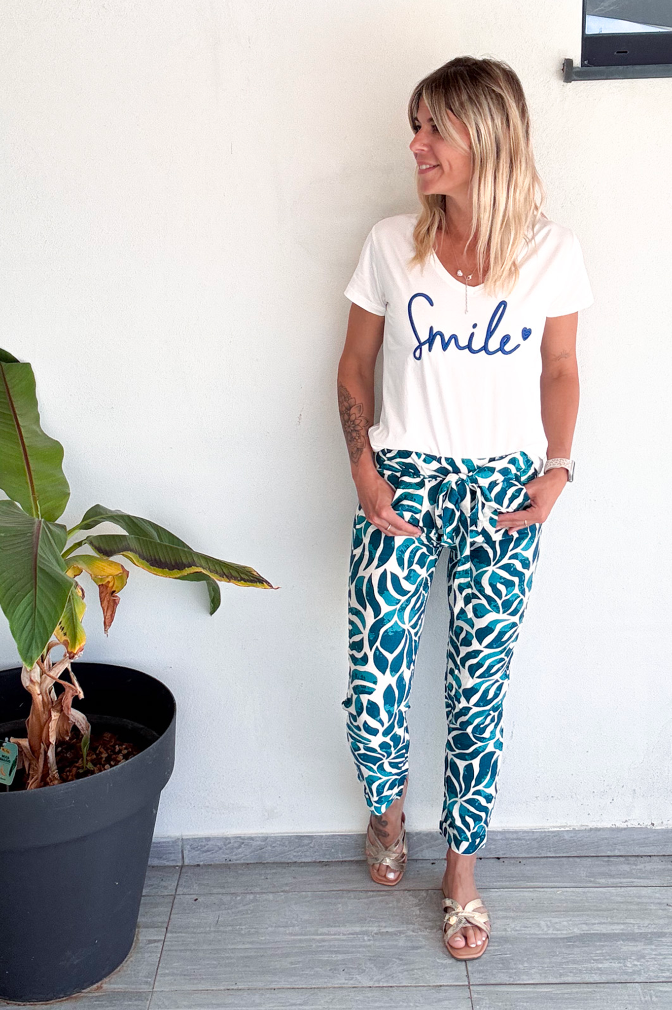 Pantalon fluide bleu et blanc slim
