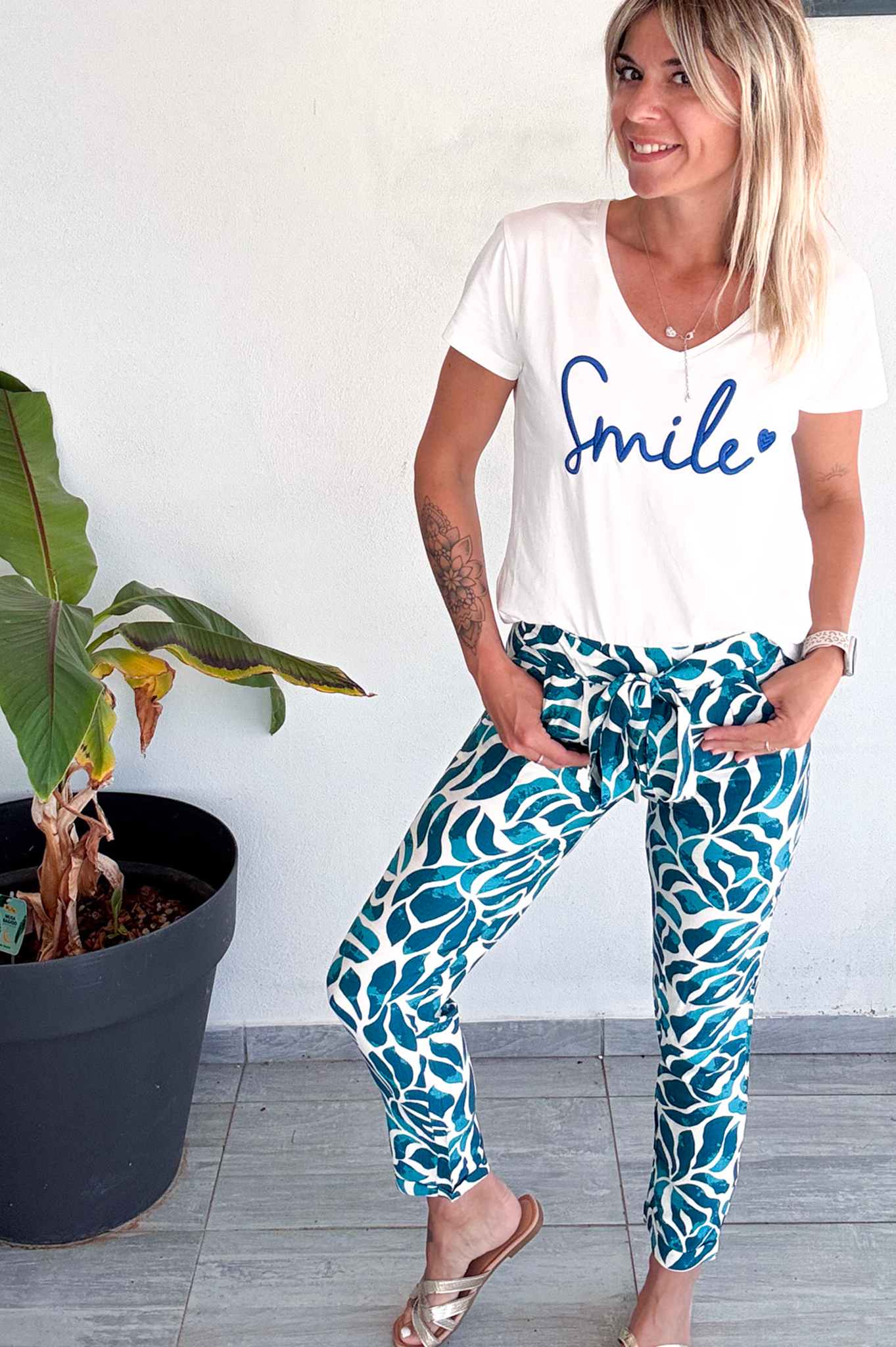 Pantalon fluide bleu et blanc slim