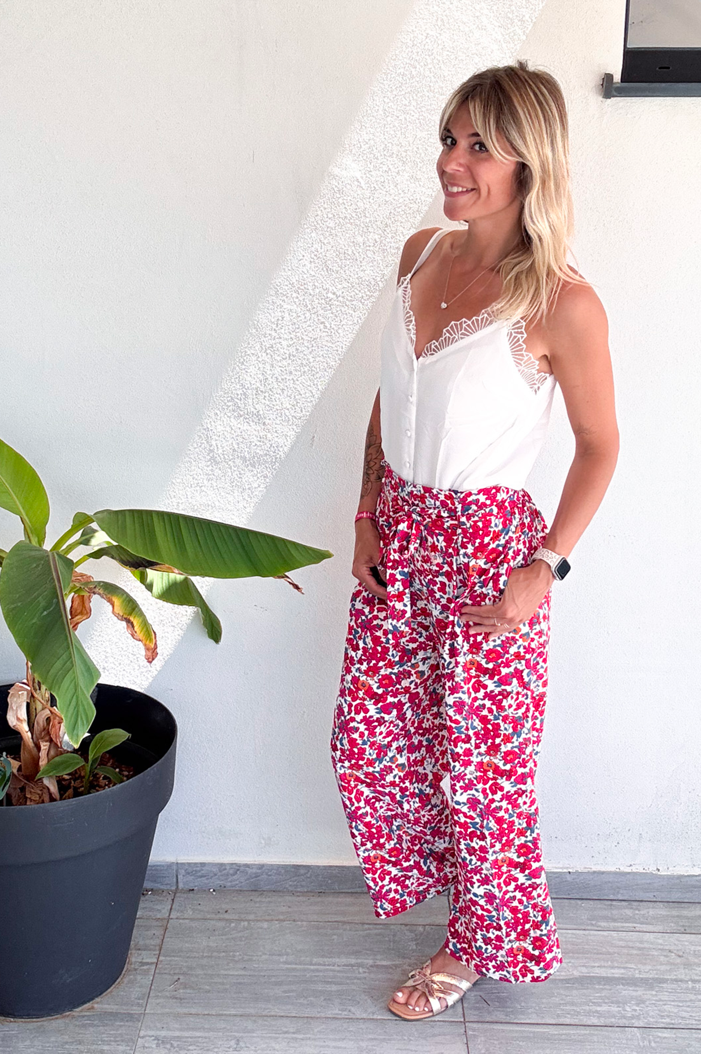 Pantalon fluide large fleuri rouge