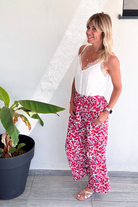 Pantalon fluide large fleuri rouge