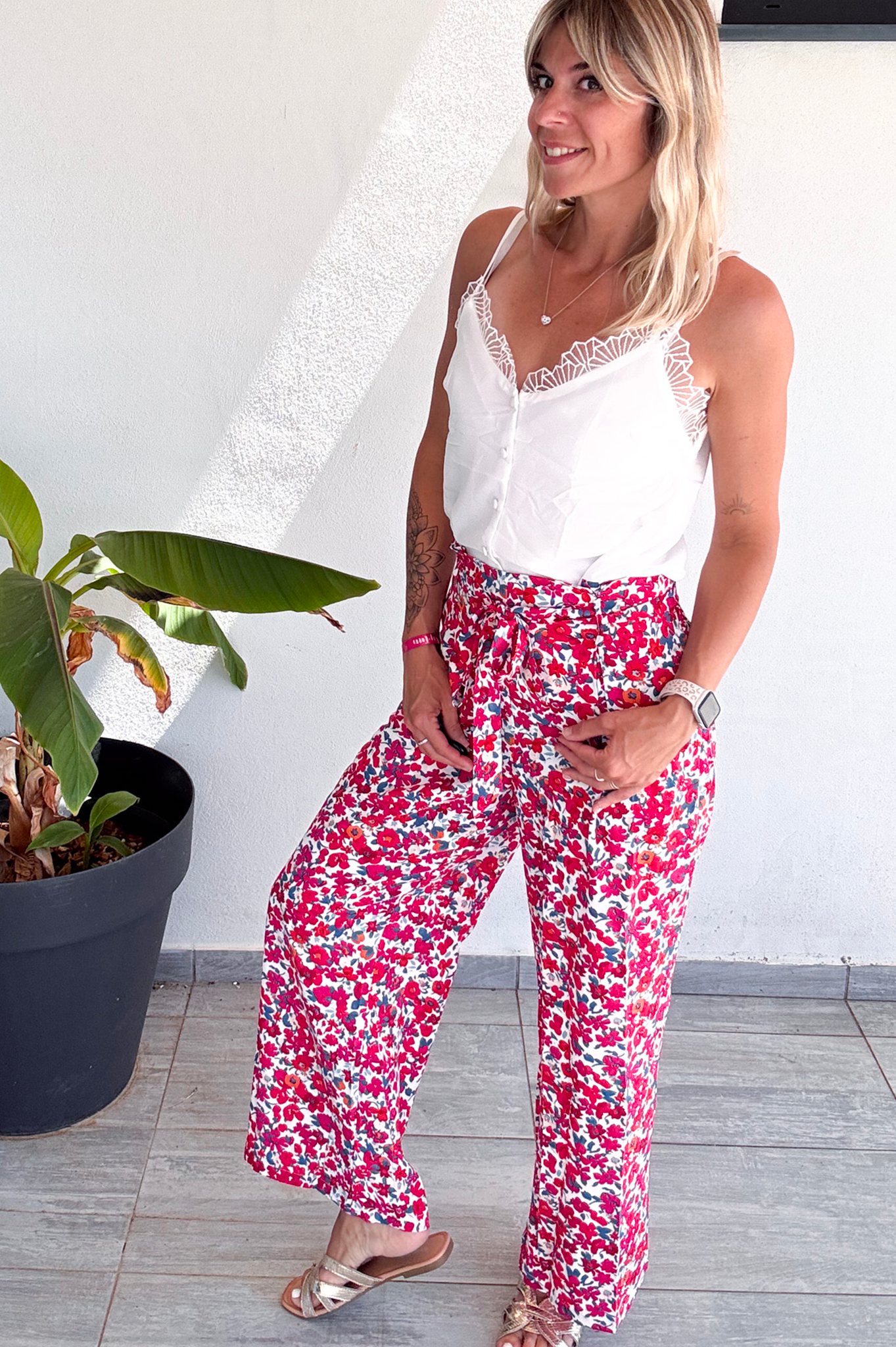 Pantalon fluide large fleuri rouge