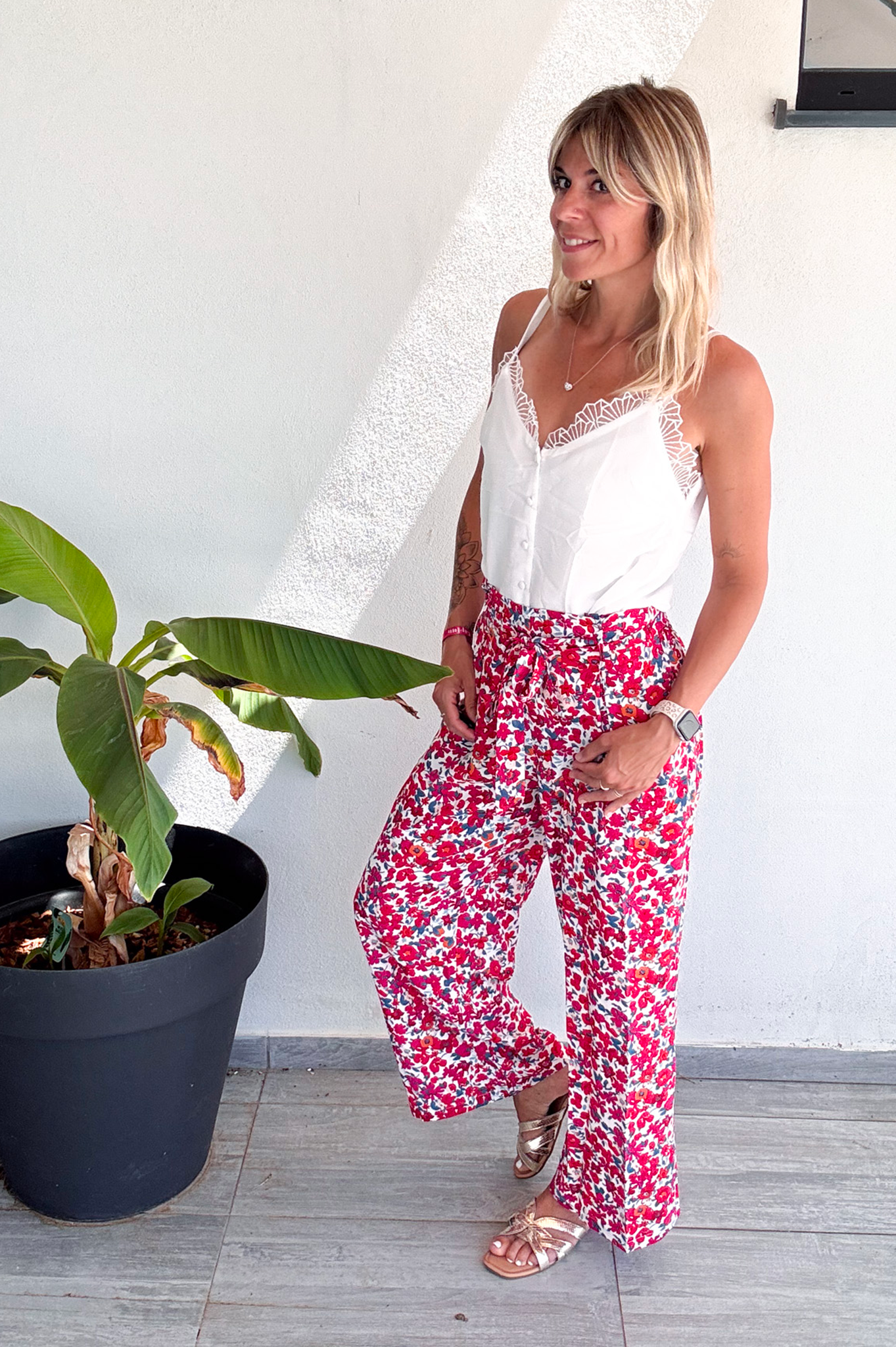 Pantalon fluide large fleuri rouge