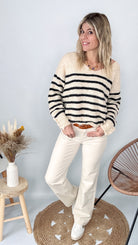 Tenue femme pull marinière loose et pantalon large