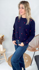 Pull marine femme avec petits coeurs rouges brodés et jean bleu - La Boutique de Lydie