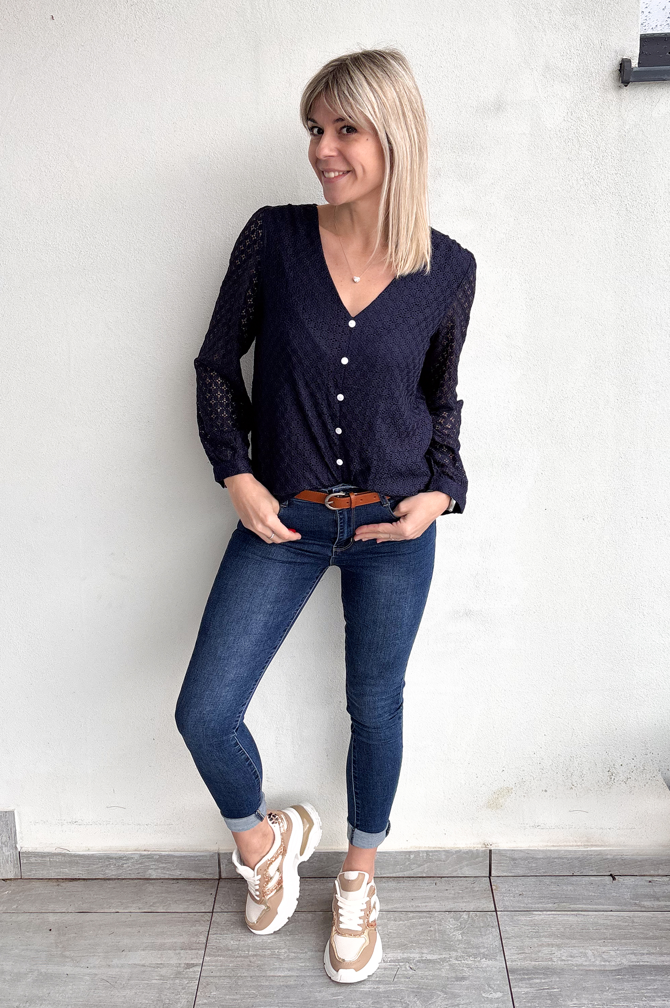 Blouse marine avec broderie