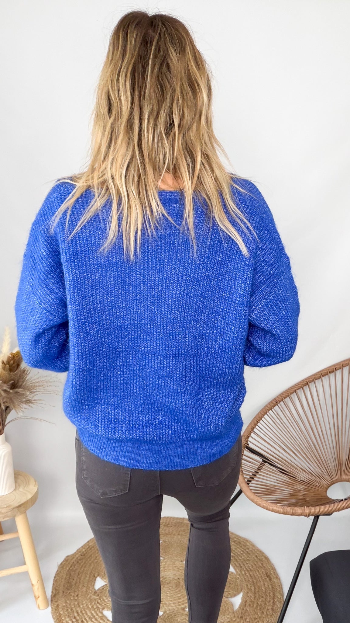 Pull bleu électrique col V femme La Boutique de Lydie