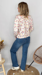 Look pull fleuri et jean large bleu femme boutique mode
