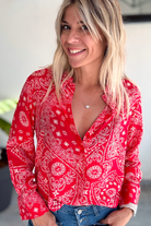 Chemise légère fluide rouge à motifs LA BOUTIQUE DE LYDIE