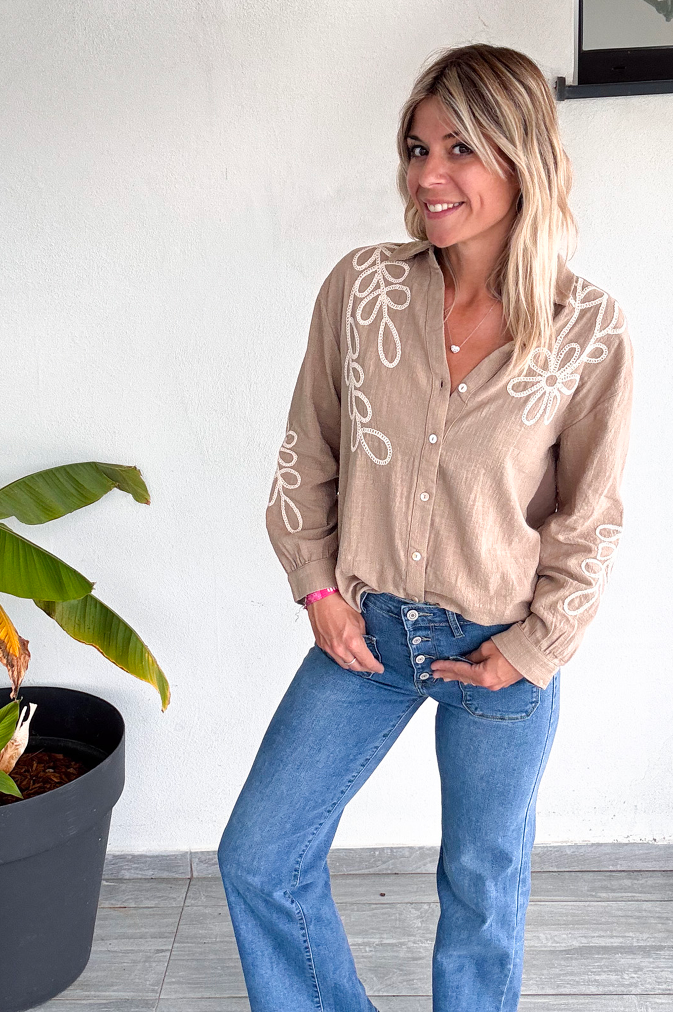 Chemise coton taupe avec broderie