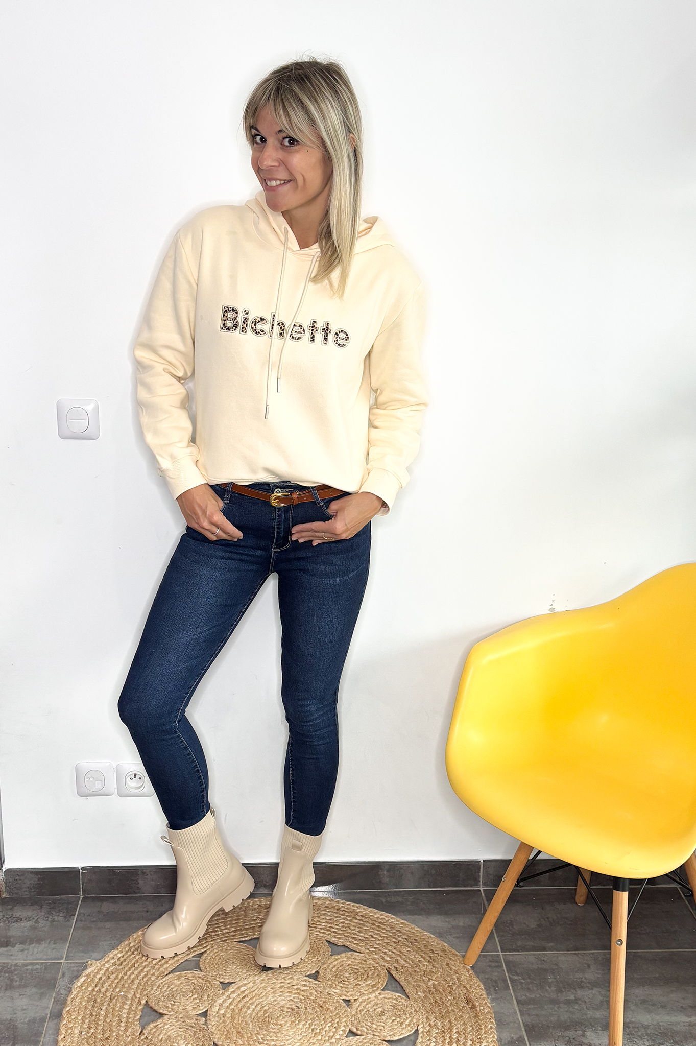 Sweat à capuche Vanille brodé "Bichette" la boutique de lydie