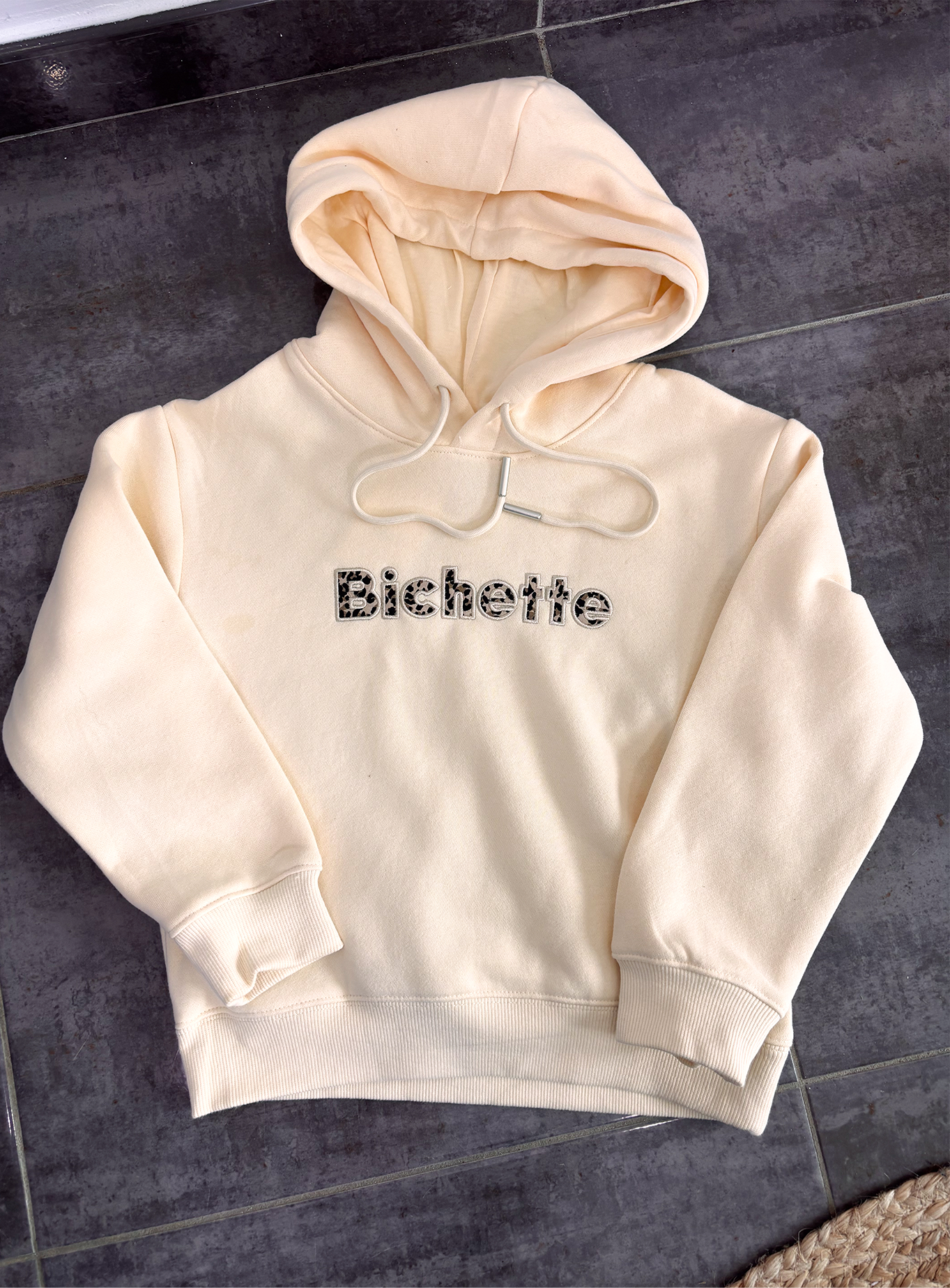 Sweat à capuche Vanille brodé "Bichette" enfant la boutique de lydie