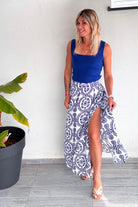 Jupe longue blanche motifs bleu