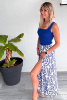 Jupe longue blanche motifs bleu