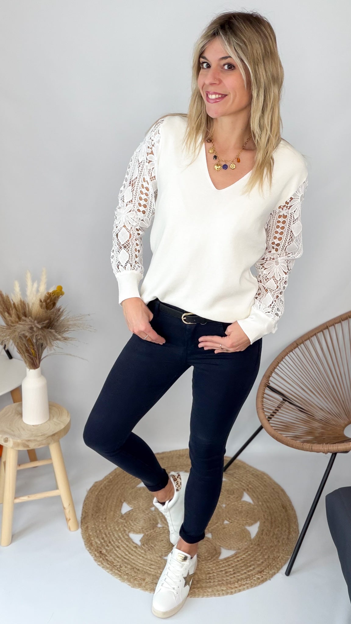 Pull Écru Manches Dentelle - Féminin | La Boutique de Lydie