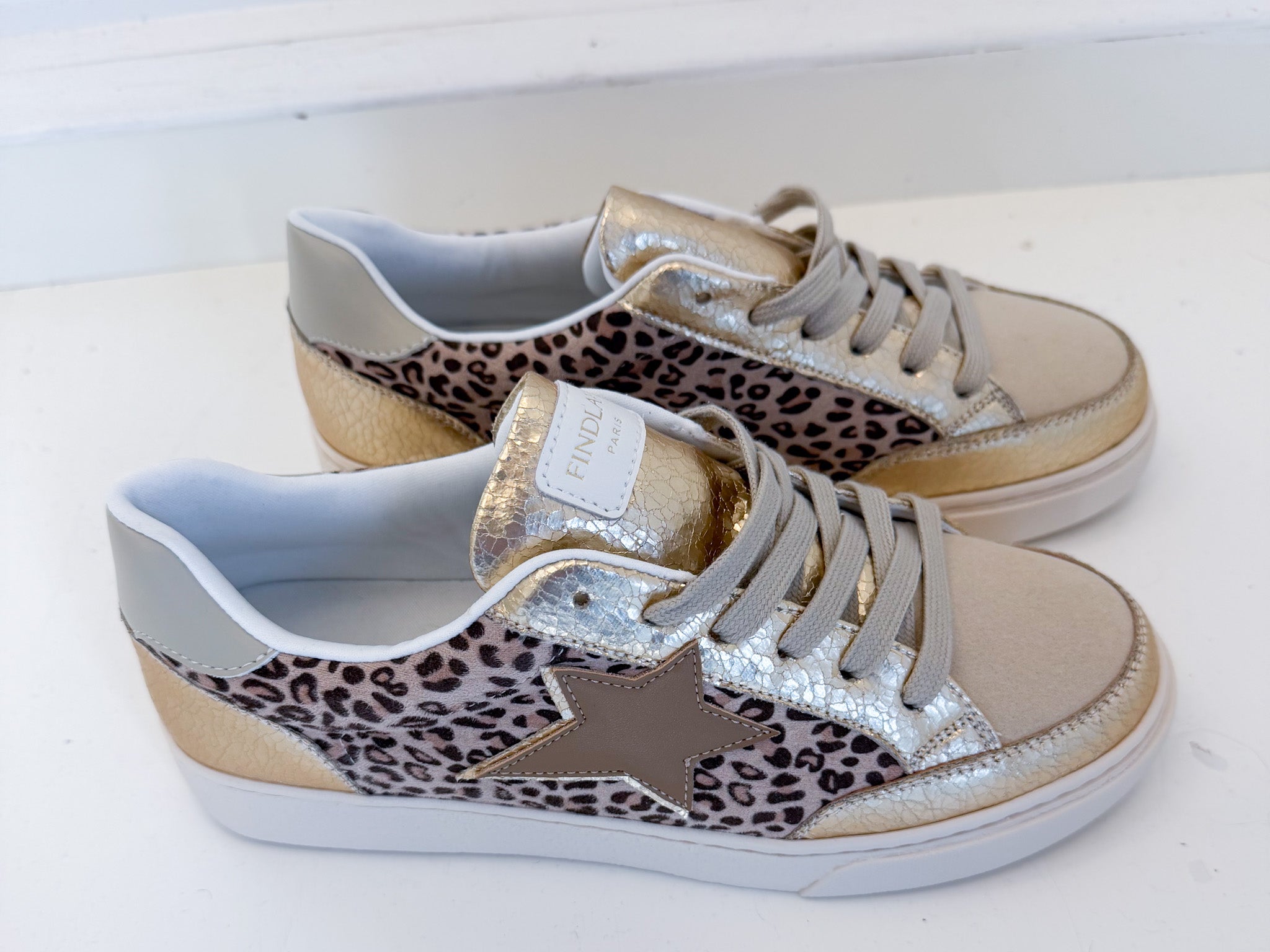 Baskets Basses Léopard et Dorées