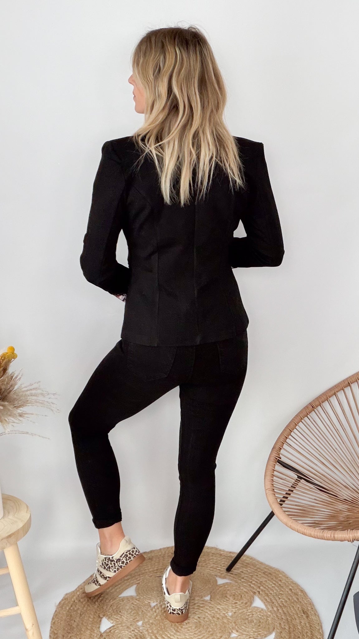 blazer noir revers fleuri la boutique de lydie