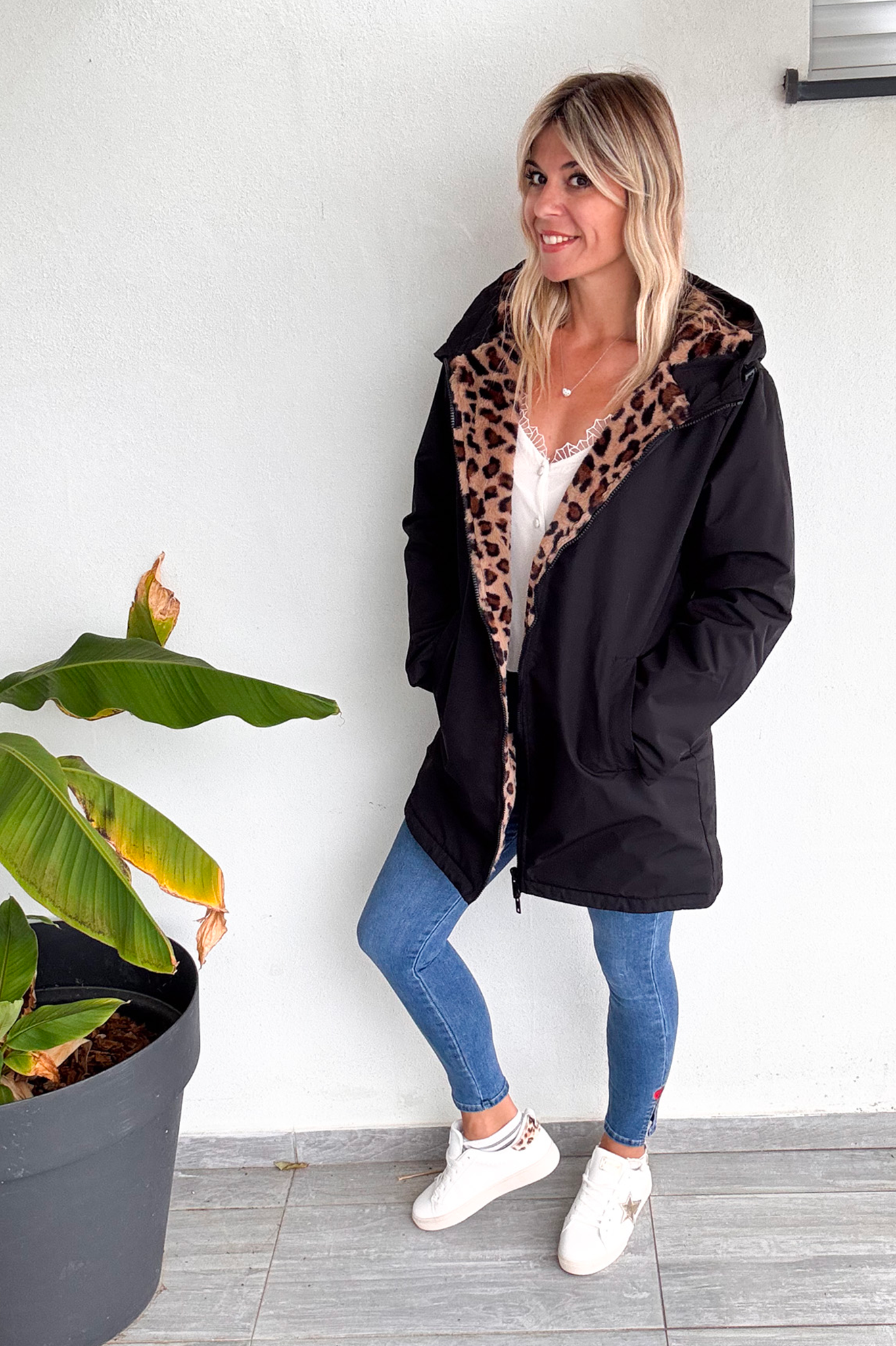 Parka noir  mi longue avec fourrure léopard la boutique de lydie