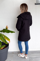 Parka noir  mi longue avec fourrure léopard 